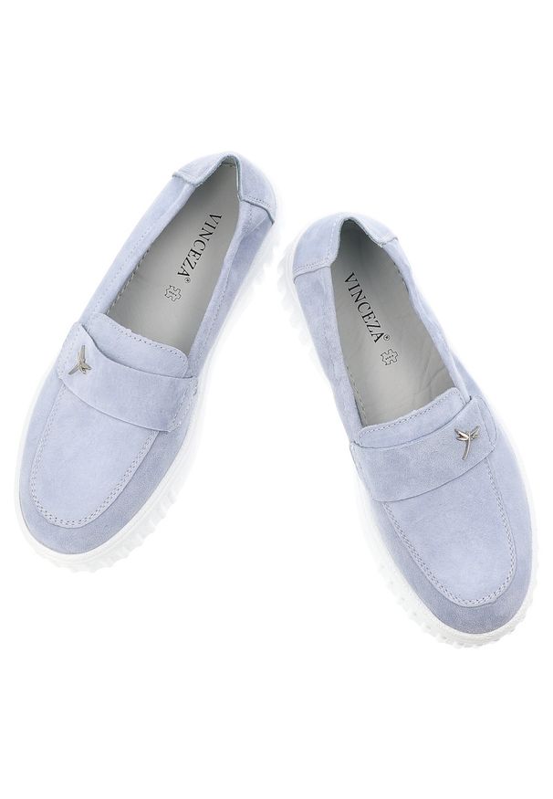 Półbuty damskie Vinceza, cholewka ze skóry naturalnej zamszowej wsuwany fason z ozdobnym elementem, niebieskie, 93218. Kolor: niebieski. Materiał: skóra, zamsz. Szerokość cholewki: normalna