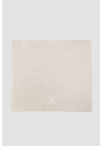 Calvin Klein - CALVIN KLEIN Beżowy damski szalik z haftowanym logo. Kolor: beżowy. Wzór: haft