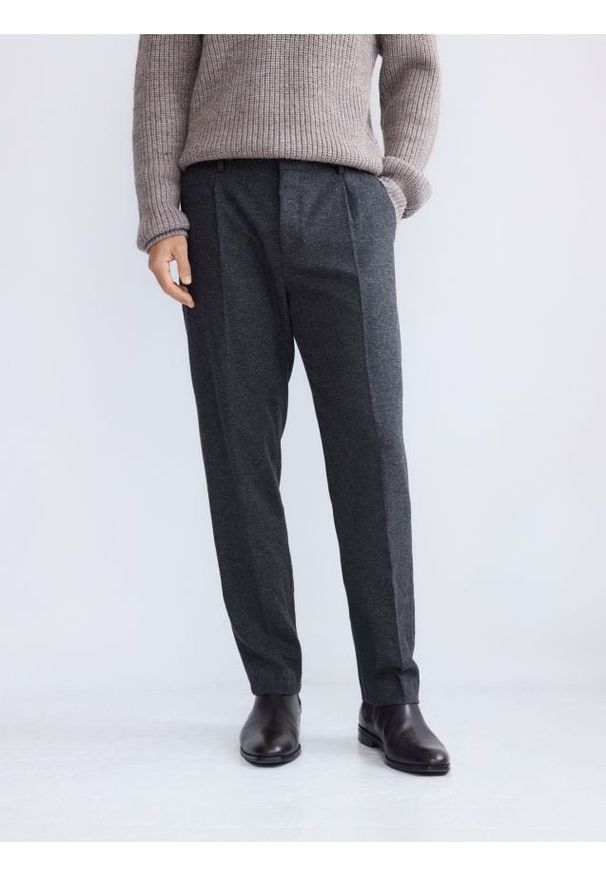 Reserved - Spodnie slim fit z wełną - ciemnoszary. Kolor: szary. Materiał: wełna