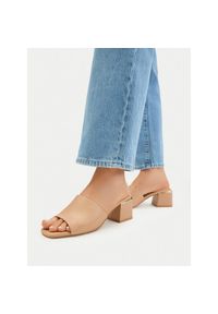 Klapki Nine West. Kolor: beżowy #1