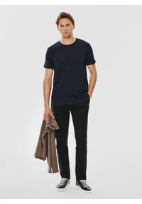 Pako Lorente - PAKO LORENTE – Granatowy gładki T-shirt Basic. Kolor: czarny, niebieski, biały. Materiał: bawełna, elastan. Długość rękawa: krótki rękaw. Długość: krótkie. Wzór: gładki. Styl: klasyczny #3