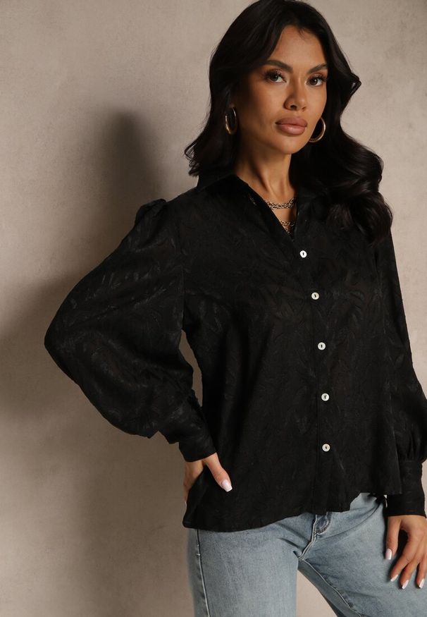 Renee - Czarna Koszula w Klasycznym Stylu Nalelite. Okazja: do pracy, na spotkanie biznesowe, na co dzień. Kolor: czarny. Materiał: jeans. Styl: klasyczny