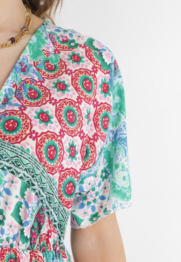 Born2be - Miętowo-Różowa Kwiecista Sukienka Midi z Gumką w Talii z Falbanką z Wiskozy Jazaria. Kolor: miętowy. Materiał: wiskoza. Sezon: wiosna, lato. Długość: midi