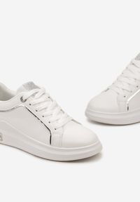 Born2be - Białe Sneakersy Cilvana. Nosek buta: okrągły. Zapięcie: sznurówki. Kolor: biały. Materiał: syntetyk, skóra. Szerokość cholewki: normalna. Wzór: aplikacja #4