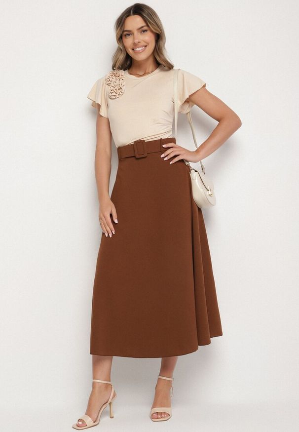 Born2be - Brązowa Gładka Spódnica Maxi z Gumką w Pasie i Klamrą Orirsa. Kolor: brązowy. Wzór: gładki. Styl: elegancki