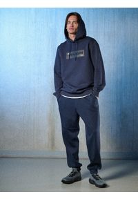 4f - 4F Bluza dresowa regular z kapturem męska - granatowa S. Okazja: na co dzień. Typ kołnierza: kaptur. Kolor: niebieski. Materiał: dresówka. Styl: casual, sportowy #2
