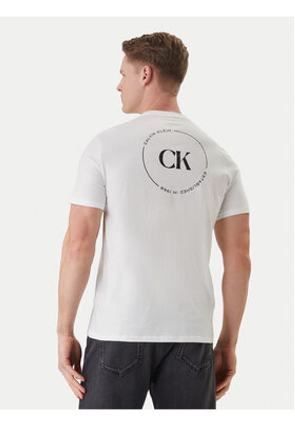 Calvin Klein Jeans T-Shirt LV04RF801G Biały Regular Fit. Kolor: biały. Materiał: bawełna