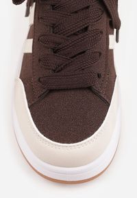 Renee - Brązowo-Beżowe Sneakersy Basic z Paskami na Boku Adila. Okazja: na co dzień. Zapięcie: pasek. Kolor: brązowy. Materiał: jeans. Wzór: paski. Obcas: na płaskiej podeszwie #4