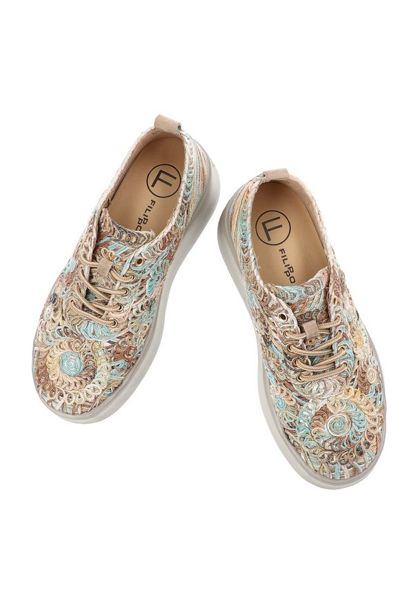 Sneakersy damskie Filippo, cholewka z materiału tekstylnego z ozdobnym haftem wiązany fason na solidnej platformie, pomarańczowe, DP7799/26. Kolor: pomarańczowy. Materiał: materiał. Szerokość cholewki: normalna. Wzór: haft. Obcas: na platformie
