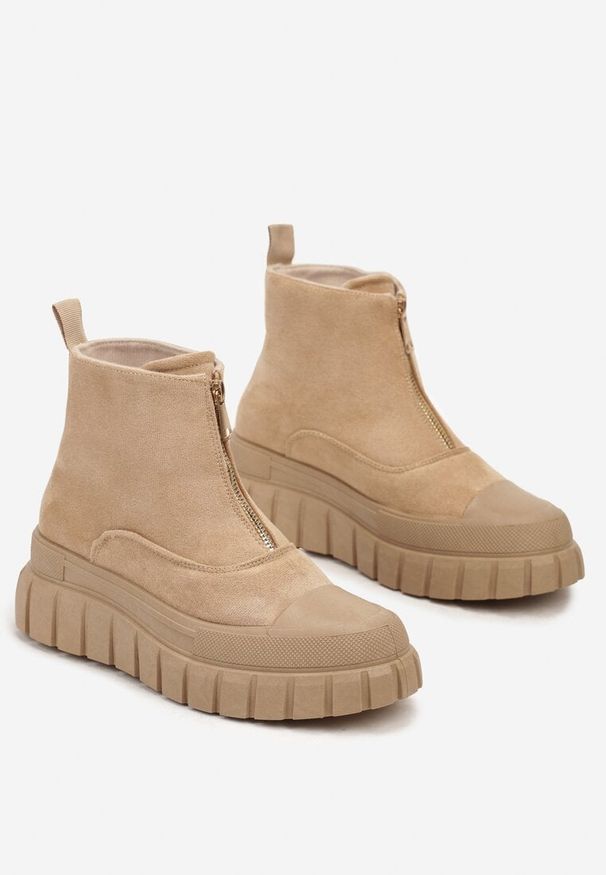 Born2be - Ciemnobeżowe Botki na Grubej Podeszwie z Ekozamszu Berilara. Okazja: na co dzień. Zapięcie: zamek. Kolor: beżowy. Materiał: jeans. Styl: street, casual, elegancki