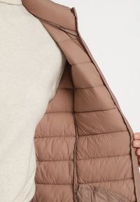 Born2be - Beżowa Pikowanana Kamizelka Sifitta. Okazja: na co dzień. Kolor: beżowy. Materiał: jeans. Styl: klasyczny, casual, elegancki #7