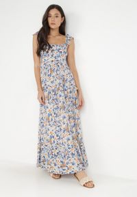 Born2be - Biało-Niebieska Sukienka Agathice. Typ kołnierza: dekolt kwadratowy. Kolor: niebieski. Materiał: wiskoza, tkanina. Długość rękawa: na ramiączkach. Wzór: kwiaty. Styl: klasyczny. Długość: maxi #2
