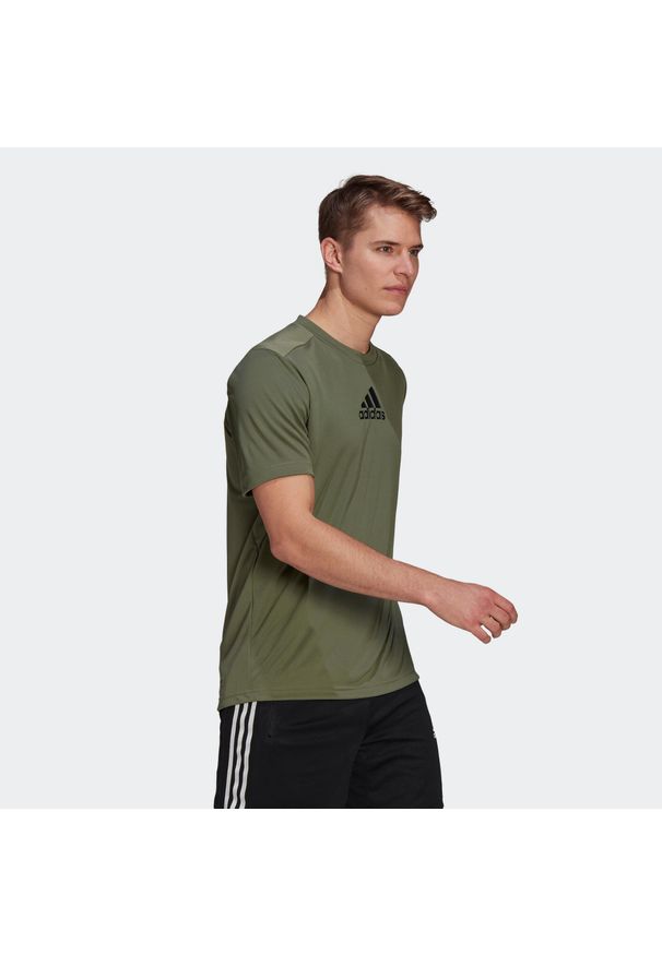 Adidas - Koszulka krótki rękaw fitness. Materiał: materiał, poliester, skóra. Długość rękawa: krótki rękaw. Długość: krótkie. Sport: fitness