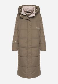 Born2be - Ciemnozielona Długa Kurtka Pikowana z Kapturem i Bocznymi Suwakami Aruvitta. Okazja: na co dzień. Typ kołnierza: kaptur. Kolor: zielony. Materiał: zamsz, jeans, dresówka, poliester. Długość: długie. Wzór: ze splotem. Styl: sportowy, casual, elegancki #6