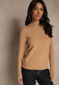 Renee - Ciemnobeżowy Casualowy Sweter z Półgolfem w Minimalistycznym Stylu Seorienne. Okazja: na co dzień. Kolor: beżowy. Długość: długie. Styl: casual
