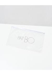 PATBO BRASIL - Top od bikini z falbanami Bossa. Kolor: beżowy. Wzór: nadruk, aplikacja