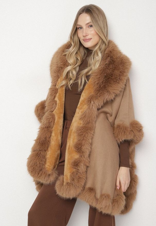 Born2be - Brązowe Ponczo z Wełną i Wiskozą Zdobione Futerkiem Tevilka. Okazja: na co dzień. Kolor: brązowy. Materiał: wełna, wiskoza, futro. Wzór: aplikacja. Styl: casual, elegancki