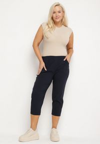 Born2be - Granatowe Spodnie z Wiskozą Ozdobione Kieszeniami Liranta. Okazja: na co dzień. Kolor: niebieski. Materiał: wiskoza. Wzór: aplikacja. Styl: klasyczny, casual #4