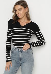 Born2be - Czarna Bluzka z Bawełną w Paski Ozdobiona Guzikami Gelvila. Okazja: na co dzień. Kolor: czarny. Materiał: bawełna. Wzór: paski, aplikacja. Styl: casual #6