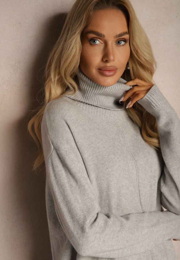 Renee - Szary Golf o Fasonie Klasycznego Swetra z Domieszką Kaszmiru Rorilaine. Okazja: na co dzień. Typ kołnierza: golf. Kolor: szary. Materiał: kaszmir. Długość rękawa: długi rękaw. Długość: długie. Wzór: aplikacja. Styl: klasyczny