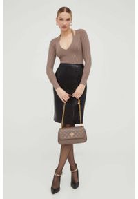 Guess torebka kolor brązowy. Kolor: brązowy. Materiał: pikowane. Rodzaj torebki: na ramię #3