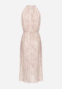 Born2be - Jasnoróżowa Koktajlowa Sukienka z Dekoltem Typu Halter z Broszką w Kształcie Kwiatu Vikiida. Typ kołnierza: dekolt halter. Kolor: różowy. Długość rękawa: bez rękawów. Wzór: kwiaty. Styl: wizytowy #5