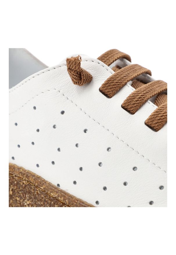 Półbuty damskie Ravini, ze skóry naturalnej licowej ażurowa cholewka sznurowanie wygodna podeszwa casual, białe, 1301-1. Okazja: na co dzień. Zapięcie: sznurówki. Kolor: biały. Materiał: skóra. Szerokość cholewki: normalna. Wzór: ażurowy. Styl: casual