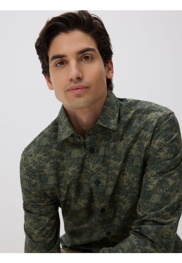 Reserved - Koszula slim z bawełny egipskiej - ciemnozielony. Kolor: zielony. Materiał: bawełna