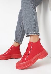 Born2be - Czerwone Trampki Calypheosis. Wysokość cholewki: przed kolano. Nosek buta: okrągły. Kolor: czerwony. Materiał: jeans, materiał, guma. Szerokość cholewki: normalna #1