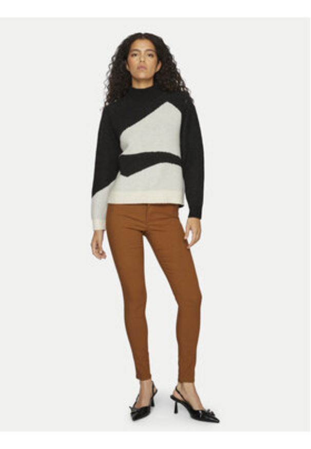 Vila Golf Cilia 14094212 Czarny Regular Fit. Typ kołnierza: golf. Kolor: czarny. Materiał: syntetyk