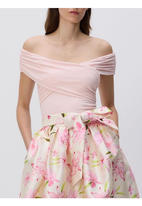 Reserved - Body z odkrytymi ramionami - pastelowy róż. Kolor: różowy. Materiał: wiskoza, dzianina