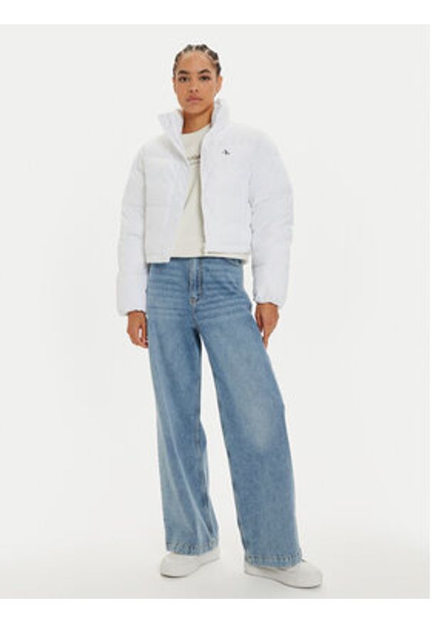 Calvin Klein Jeans Kurtka zimowa J20J224615 Biały Regular Fit. Kolor: biały. Materiał: syntetyk. Sezon: zima