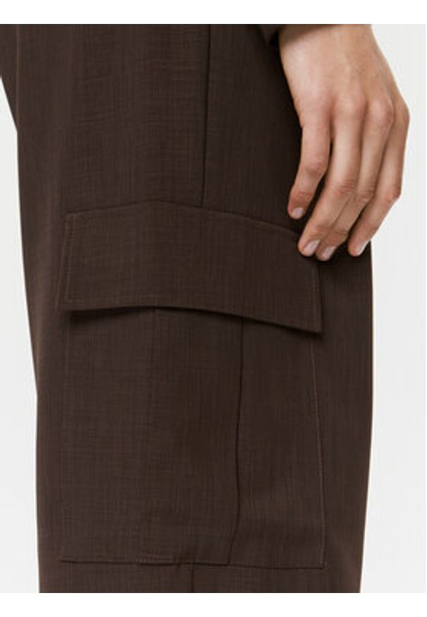 Herskind Spodnie materiałowe Louise 4905519 Brązowy Relaxed Fit. Kolor: brązowy. Materiał: syntetyk