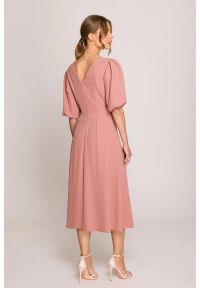 Stylove - Elegancka sukienka koktajlowa z bufiastymi rękawami różana. Kolor: niebieski, różowy. Styl: elegancki, wizytowy #4