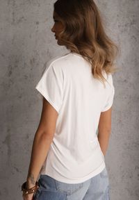 Renee - Biały Wiskozowy T-shirt z Dekoltem V Eupharis. Okazja: na co dzień. Typ kołnierza: dekolt w kształcie V. Kolor: biały. Materiał: wiskoza. Styl: casual, elegancki #3