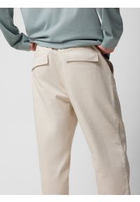 outhorn - Spodnie tkaninowe męskie - kremowe. Kolor: kremowy. Materiał: tkanina #8