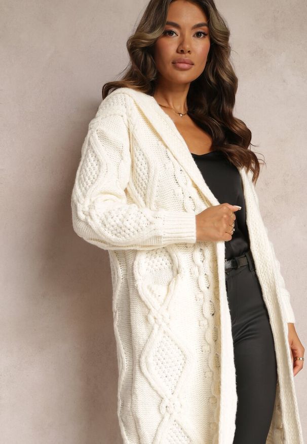 Renee - Jasnobeżowy Kardigan o Długim Fasonie z Kapturem i Kieszeniami Oricyna. Typ kołnierza: kaptur. Kolor: beżowy. Długość: długie. Sezon: jesień