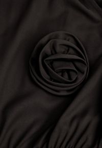 Born2be - Czarny Kombinezon Elegancki z Broszką Różą 3D i Dekoltem Halter Thaelima. Kolor: czarny. Wzór: aplikacja. Styl: elegancki #5