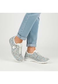 Półbuty damskie Rieker, cholewka materiałowa z nadrukiem kwiatowym wsuwane na płaskiej podeszwie, multikolor, L3252-91. Okazja: na co dzień, na spacer. Zapięcie: bez zapięcia. Kolor: wielokolorowy. Materiał: materiał. Szerokość cholewki: normalna. Wzór: nadruk, kwiaty. Obcas: na płaskiej podeszwie. Styl: klasyczny, casual #6