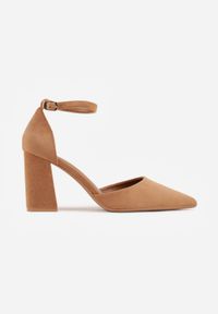 Born2be - Jasnobrązowe Czółenka z Imitacji Zamszu na Słupku z Noskiem w Szpic Violetto. Okazja: na co dzień, na spotkanie biznesowe, do pracy. Zapięcie: pasek. Kolor: brązowy. Materiał: zamsz. Obcas: na słupku. Styl: casual, biznesowy, elegancki, klasyczny. Wysokość obcasa: średni #8