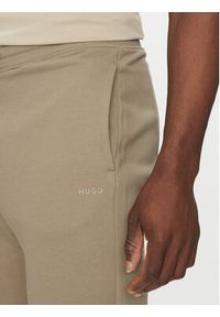 Hugo - HUGO Spodnie dresowe Dayote232 50489617 Brązowy Regular Fit. Kolor: brązowy. Materiał: bawełna