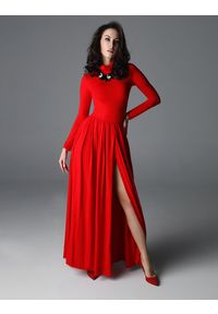 Madnezz - Sukienka Storm - czerwona. Typ kołnierza: golf. Kolor: czerwony. Materiał: bawełna, wiskoza, dzianina, elastan, tkanina. Wzór: aplikacja #1