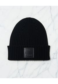 Givenchy - GIVENCHY - Czarna wełniana czapka beanie. Kolor: czarny. Materiał: wełna. Wzór: prążki, aplikacja