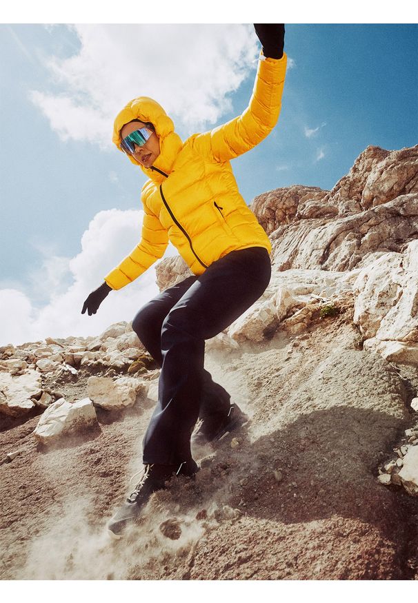 4f - 4F Kurtka puchowa trekkingowa z wypełnieniem naturalnym damska - żółta M. Kolor: żółty. Materiał: puch. Technologia: Primaloft. Sport: turystyka piesza, wspinaczka