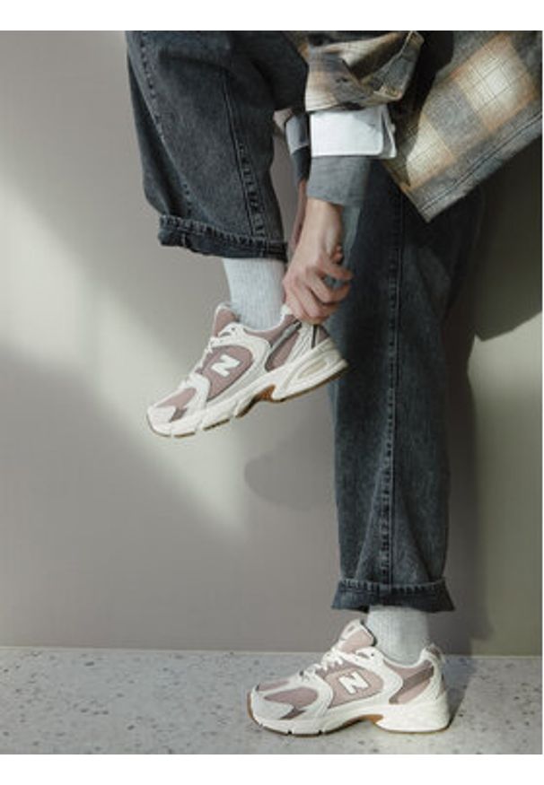 New Balance Sneakersy U530SUA Beżowy. Kolor: beżowy. Materiał: zamsz, skóra