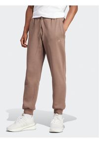Adidas - adidas Spodnie dresowe IR8362 Brązowy Regular Fit. Kolor: brązowy. Materiał: bawełna, dresówka #1
