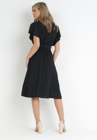 Born2be - Czarna Sukienka z Kopertowym Dekoltem i Paskiem Sizue. Kolor: czarny. Typ sukienki: kopertowe #3