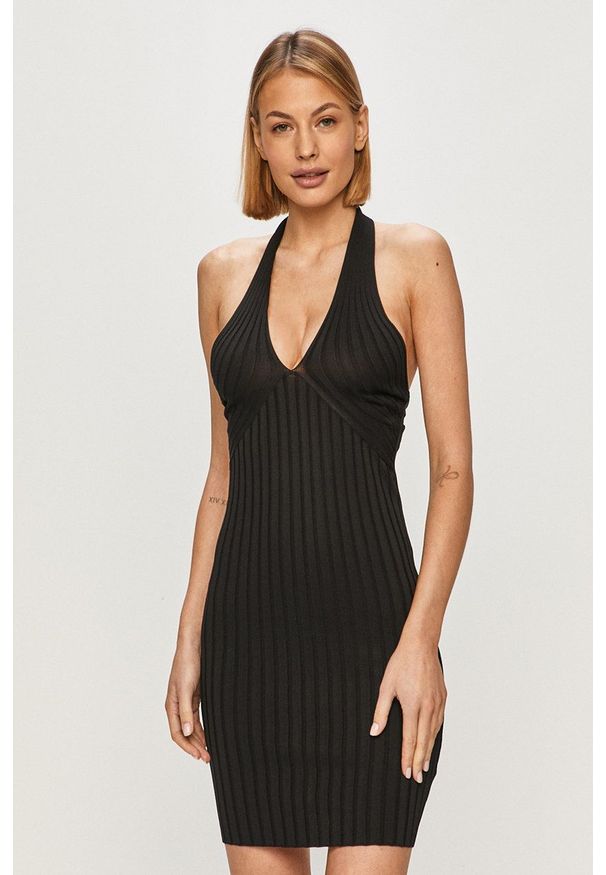 Guess - Sukienka. Kolor: czarny. Materiał: dzianina. Wzór: gładki. Typ sukienki: dopasowane