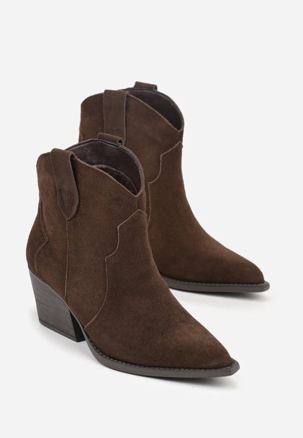 Born2be - Brązowe Skórzane Botki Typu Kowbojki na Stożkowym Obcasie Lianessea. Kolor: brązowy. Materiał: skóra. Obcas: na obcasie. Wysokość obcasa: średni