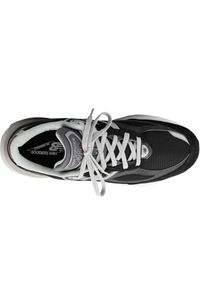 Buty damskie New Balance W990BK6 – czarne. Kolor: czarny. Materiał: skóra, materiał, guma. Szerokość cholewki: normalna. Sport: bieganie #5